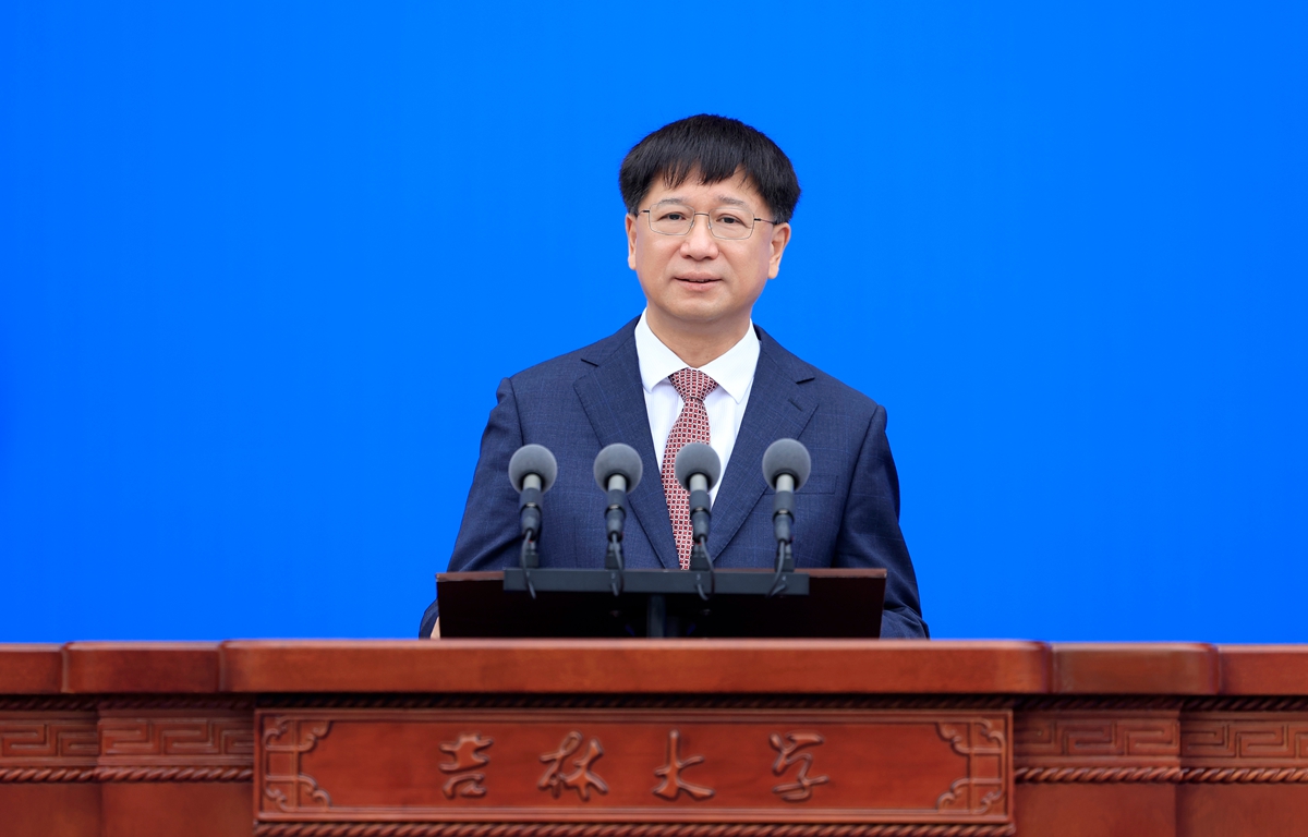 适应转变，不断超越——校长张希在williamhill中国官网2025年新生开学典礼上的讲话