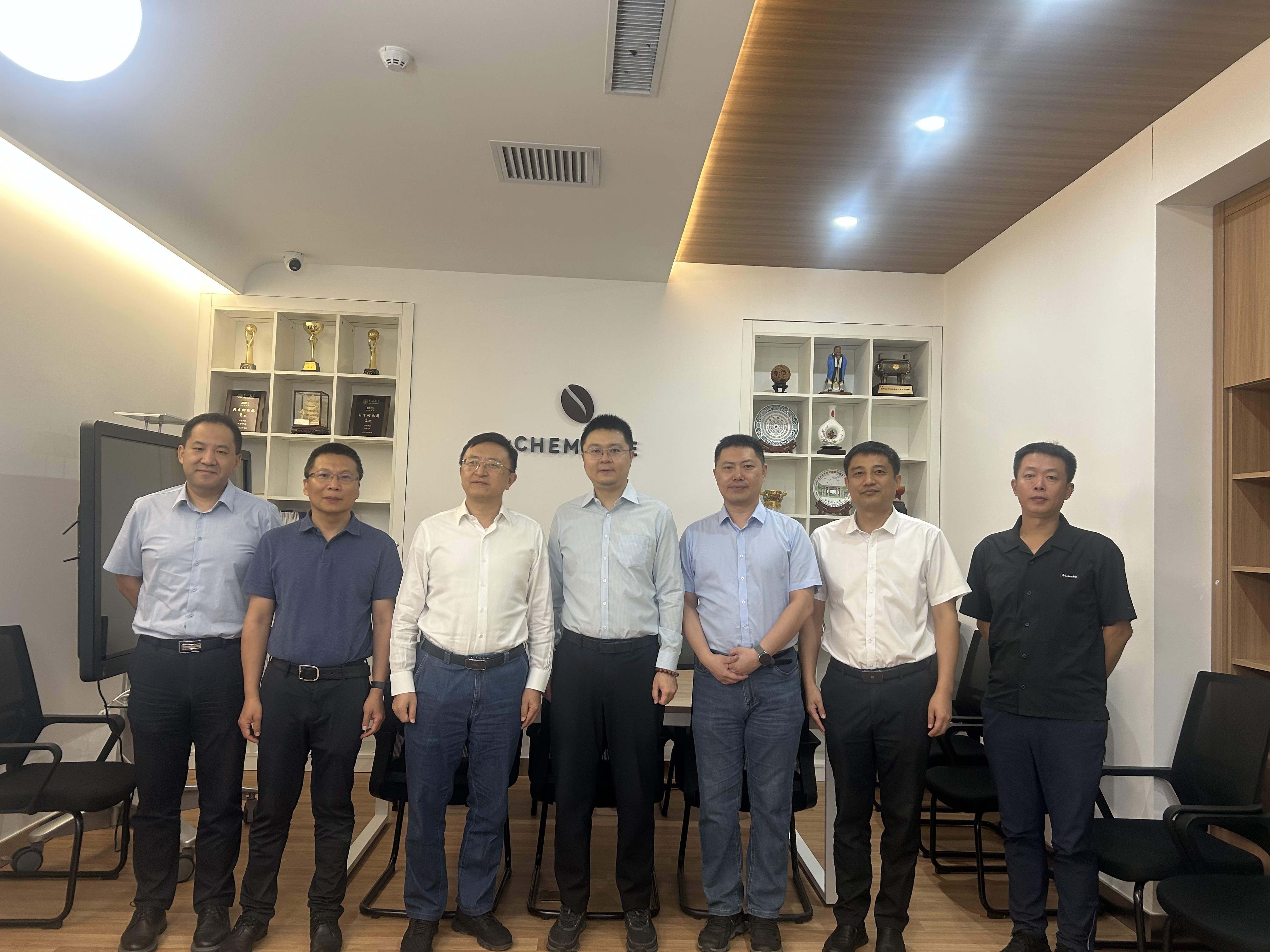 蔡立东看望慰问我院新引进教师吴雨辰教授